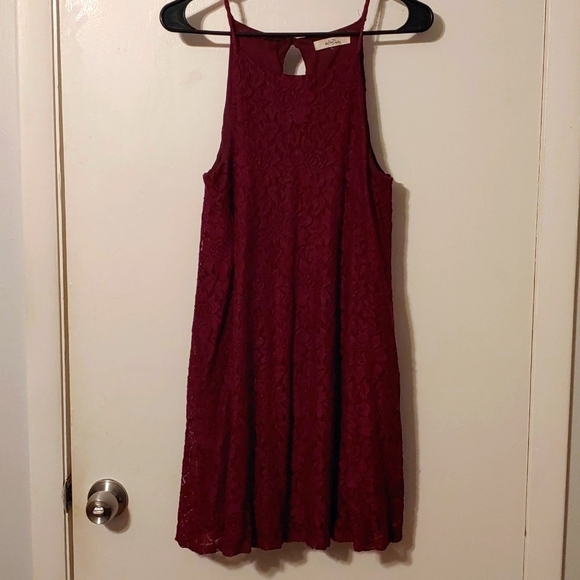 Maroon lace dress - Picture 1 of 4